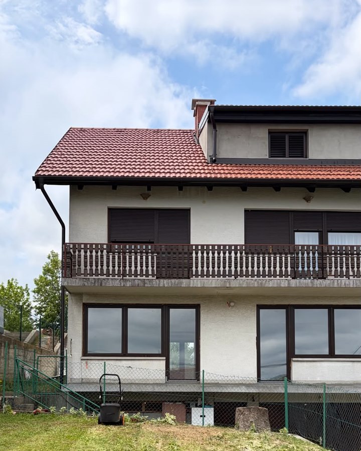 Kuća nakon uklanjanja visokog bora